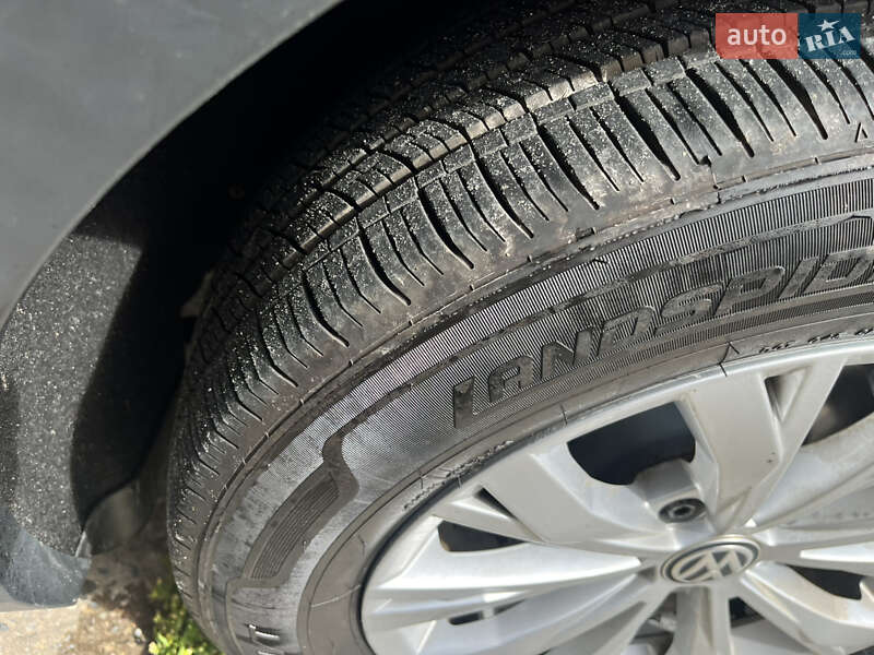 Внедорожник / Кроссовер Volkswagen Tiguan 2019 в Львове