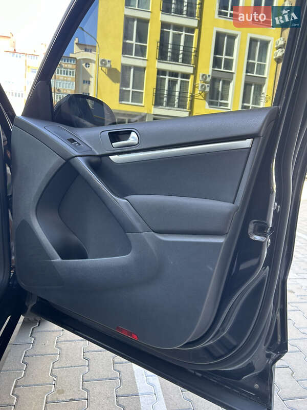 Внедорожник / Кроссовер Volkswagen Tiguan 2012 в Черновцах фото 12 Внедорожник / Кроссовер Volkswagen Tiguan 2012 в Черновцах