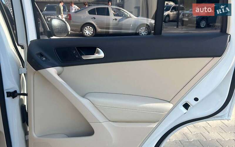 Внедорожник / Кроссовер Volkswagen Tiguan 2016 в Черновцах