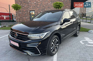 Внедорожник / Кроссовер Volkswagen Tiguan 2022 в Киеве