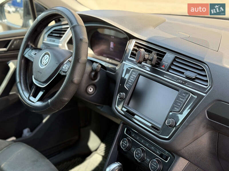 Внедорожник / Кроссовер Volkswagen Tiguan 2017 в Одессе