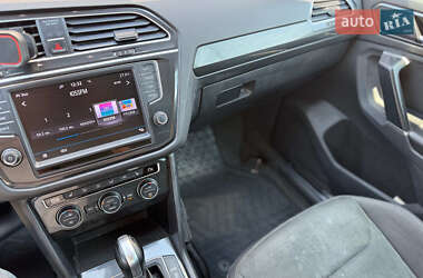 Внедорожник / Кроссовер Volkswagen Tiguan 2017 в 
