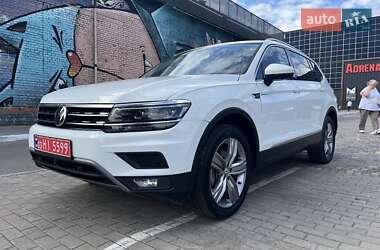Внедорожник / Кроссовер Volkswagen Tiguan 2019 в Луцке