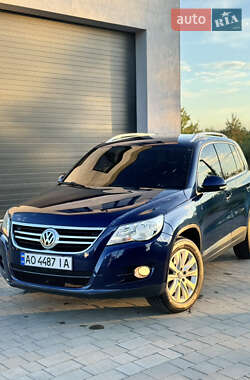 Внедорожник / Кроссовер Volkswagen Tiguan 2009 в Виноградове