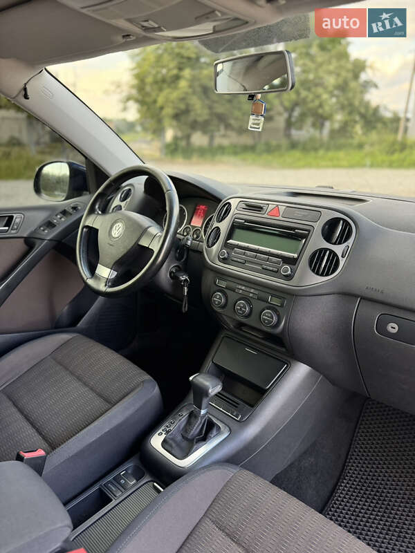 Внедорожник / Кроссовер Volkswagen Tiguan 2009 в Виноградове фото 16 Внедорожник / Кроссовер Volkswagen Tiguan 2009 в Виноградове