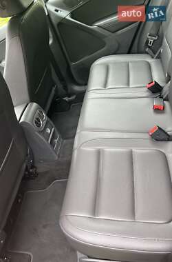 Внедорожник / Кроссовер Volkswagen Tiguan 2016 в 
