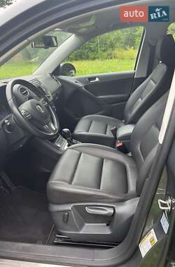 Внедорожник / Кроссовер Volkswagen Tiguan 2016 в 