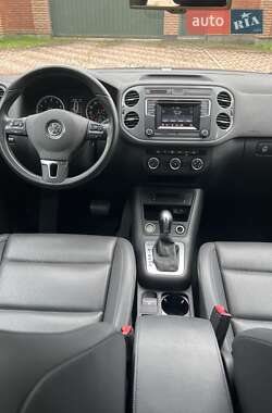 Внедорожник / Кроссовер Volkswagen Tiguan 2016 в 