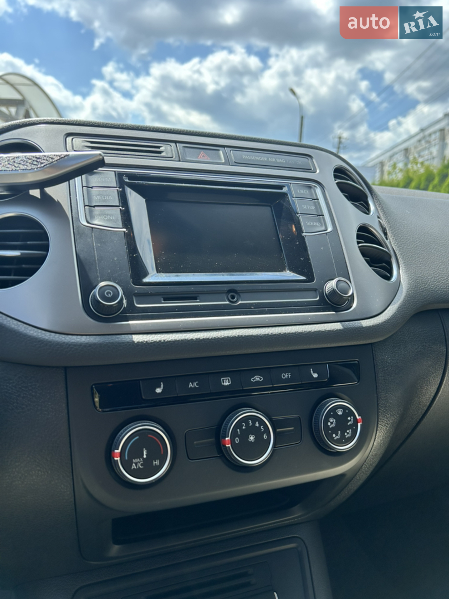 2015 Volkswagen Tiguan - мініатюра 12