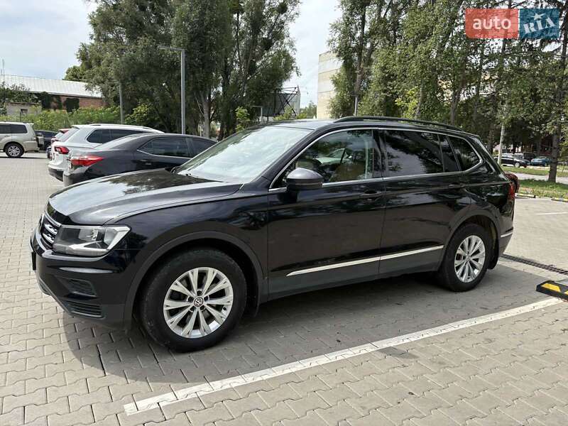 Внедорожник / Кроссовер Volkswagen Tiguan 2017 в Черновцах
