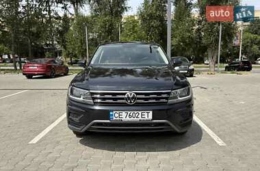 Позашляховик / Кросовер Volkswagen Tiguan 2017 в Чернівцях