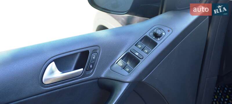 Позашляховик / Кросовер Volkswagen Tiguan 2016 в Одесі