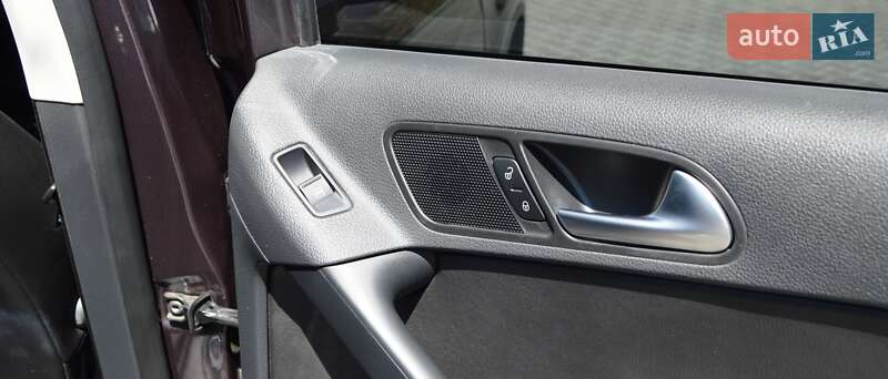 Позашляховик / Кросовер Volkswagen Tiguan 2016 в Одесі