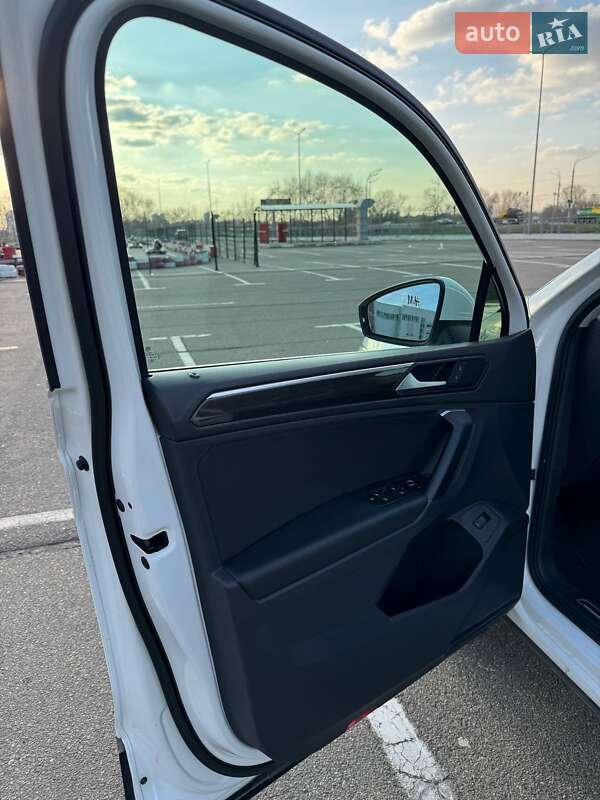 Внедорожник / Кроссовер Volkswagen Tiguan 2021 в Киеве