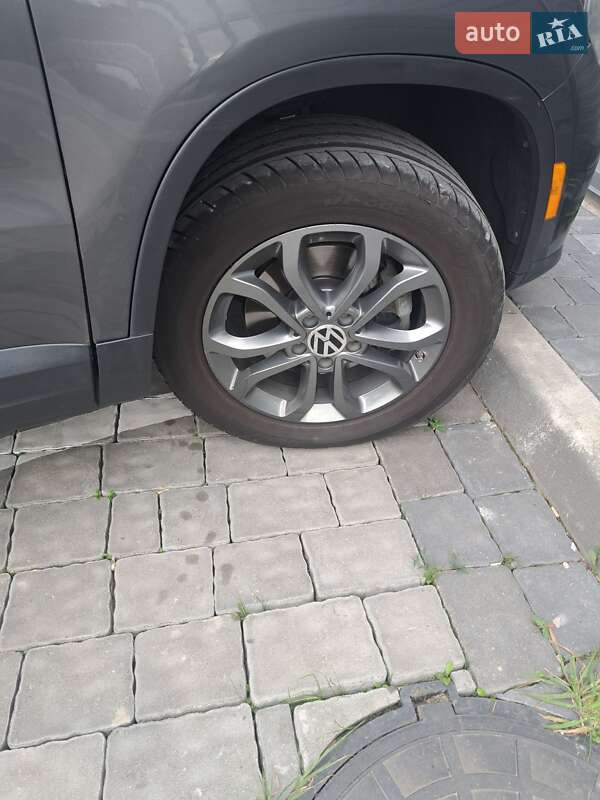 Внедорожник / Кроссовер Volkswagen Tiguan 2015 в Ивано-Франковске