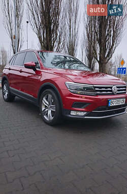 Позашляховик / Кросовер Volkswagen Tiguan 2016 в Києві
