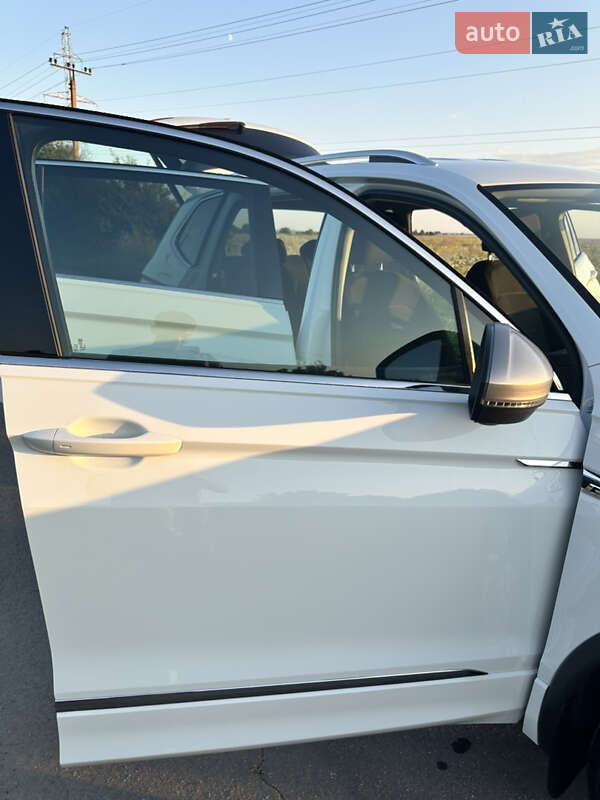 Внедорожник / Кроссовер Volkswagen Tiguan 2019 в Староконстантинове