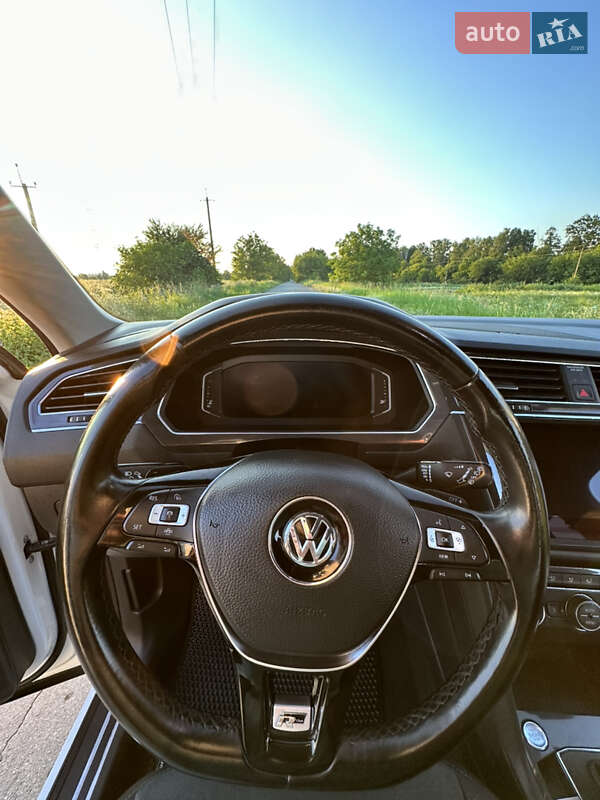 Внедорожник / Кроссовер Volkswagen Tiguan 2019 в Староконстантинове