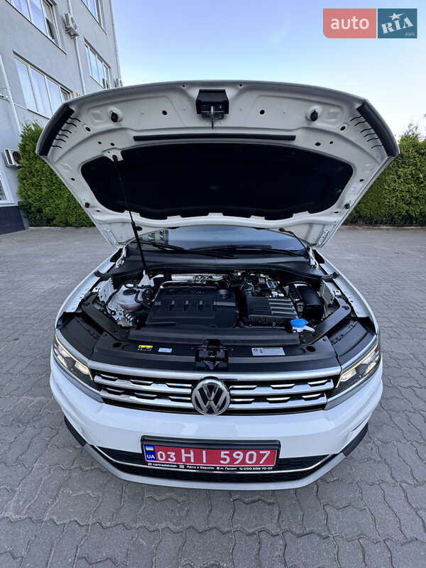 Внедорожник / Кроссовер Volkswagen Tiguan 2017 в Луцке