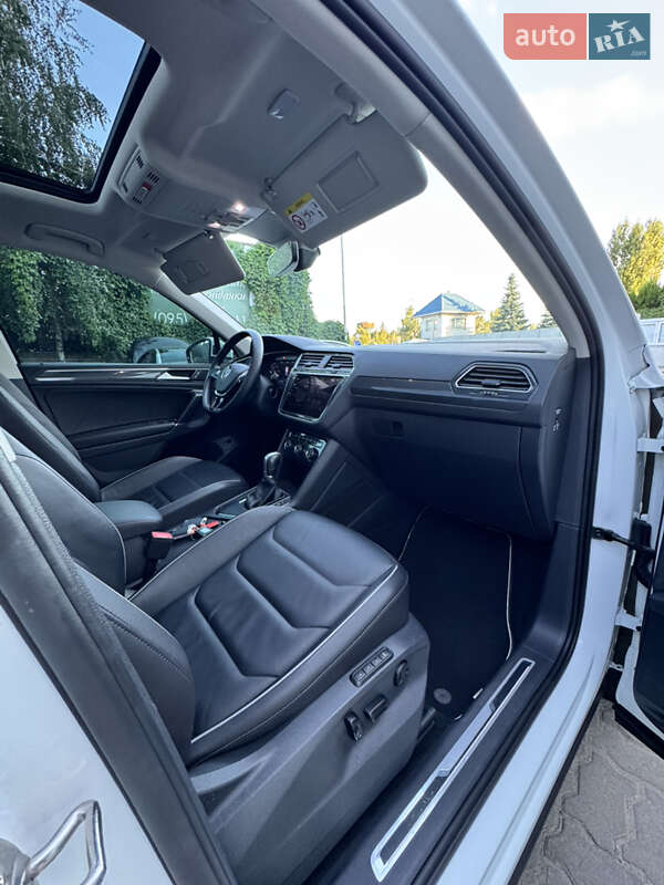 Внедорожник / Кроссовер Volkswagen Tiguan 2017 в Луцке