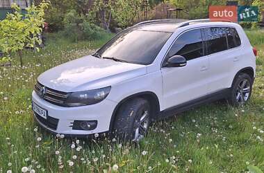 Позашляховик / Кросовер Volkswagen Tiguan 2011 в Києві