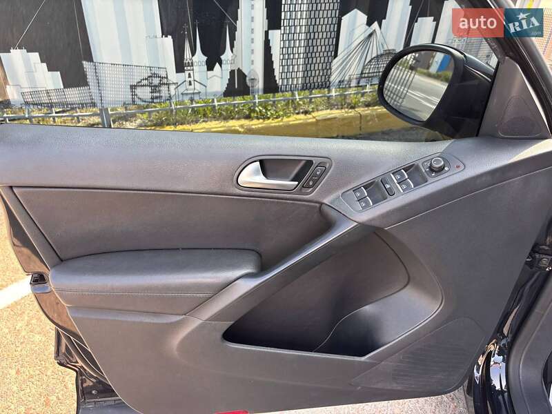 Внедорожник / Кроссовер Volkswagen Tiguan 2016 в Киеве