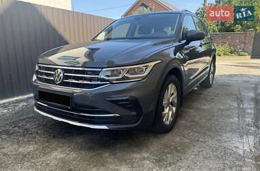 Внедорожник / Кроссовер Volkswagen Tiguan 2021 в Киеве