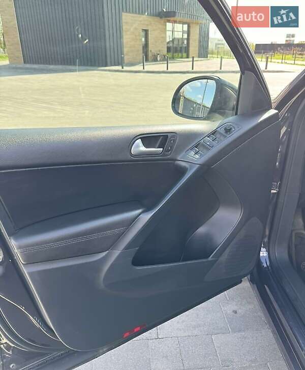 Внедорожник / Кроссовер Volkswagen Tiguan 2016 в Луцке