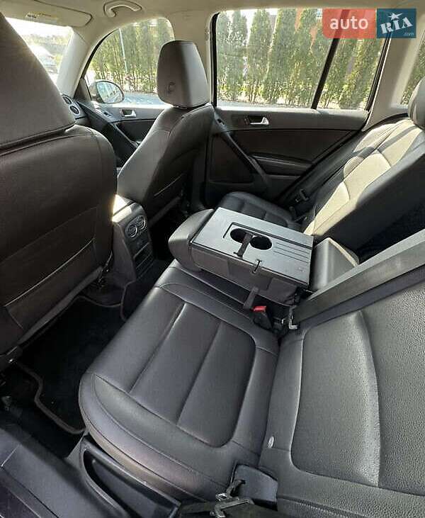 Внедорожник / Кроссовер Volkswagen Tiguan 2016 в Луцке