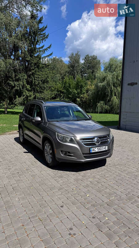 Внедорожник / Кроссовер Volkswagen Tiguan 2011 в Винниках