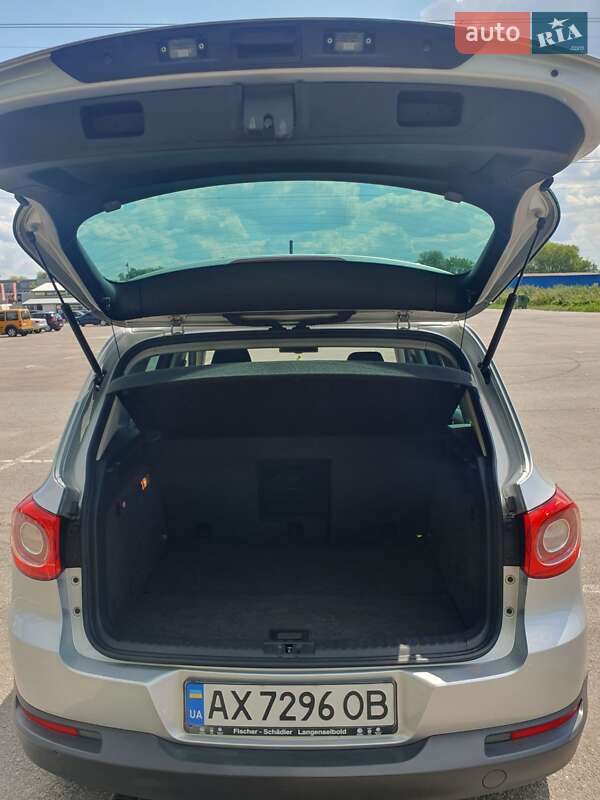 Внедорожник / Кроссовер Volkswagen Tiguan 2009 в Харькове