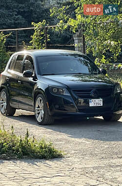 Внедорожник / Кроссовер Volkswagen Tiguan 2010 в Киеве