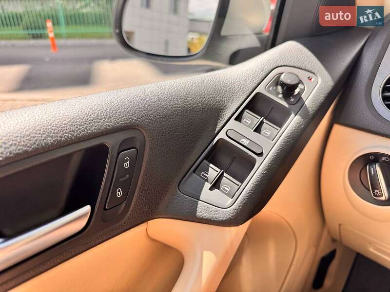 Внедорожник / Кроссовер Volkswagen Tiguan 2015 в Одессе фото 11 Внедорожник / Кроссовер Volkswagen Tiguan 2015 в Одессе