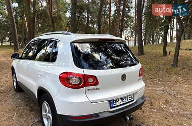 Внедорожник / Кроссовер Volkswagen Tiguan 2010 в Ахтырке