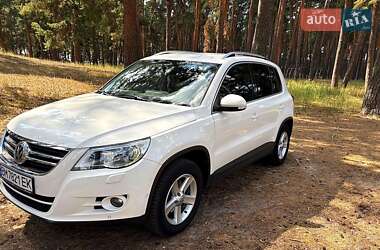 Внедорожник / Кроссовер Volkswagen Tiguan 2010 в Ахтырке