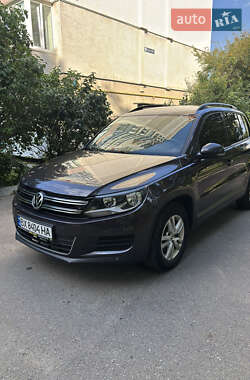Внедорожник / Кроссовер Volkswagen Tiguan 2015 в Хмельницком