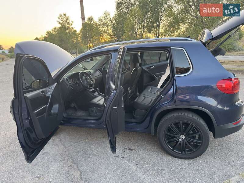 Внедорожник / Кроссовер Volkswagen Tiguan 2011 в Запорожье