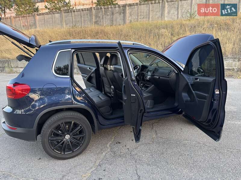 Внедорожник / Кроссовер Volkswagen Tiguan 2011 в Запорожье