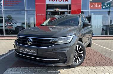 Внедорожник / Кроссовер Volkswagen Tiguan 2021 в 
