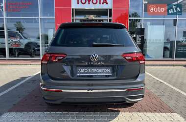 Внедорожник / Кроссовер Volkswagen Tiguan 2021 в 
