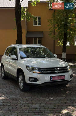 Внедорожник / Кроссовер Volkswagen Tiguan 2015 в Тячеве