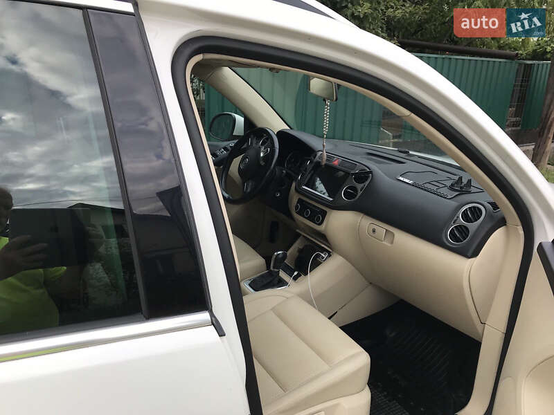 Внедорожник / Кроссовер Volkswagen Tiguan 2011 в Хмельнике