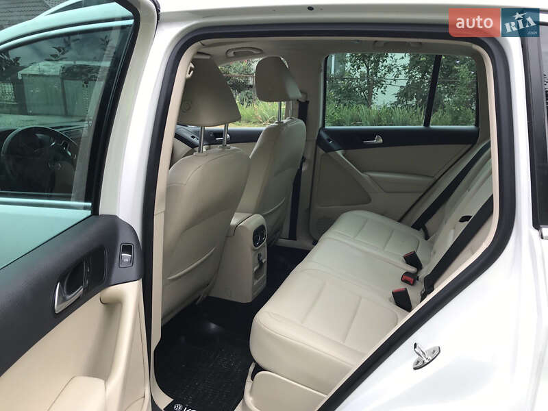 Внедорожник / Кроссовер Volkswagen Tiguan 2011 в Хмельнике