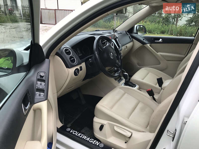 Внедорожник / Кроссовер Volkswagen Tiguan 2011 в Хмельнике