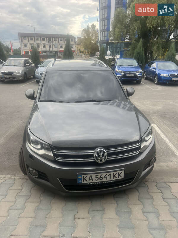 Внедорожник / Кроссовер Volkswagen Tiguan 2012 в Киеве