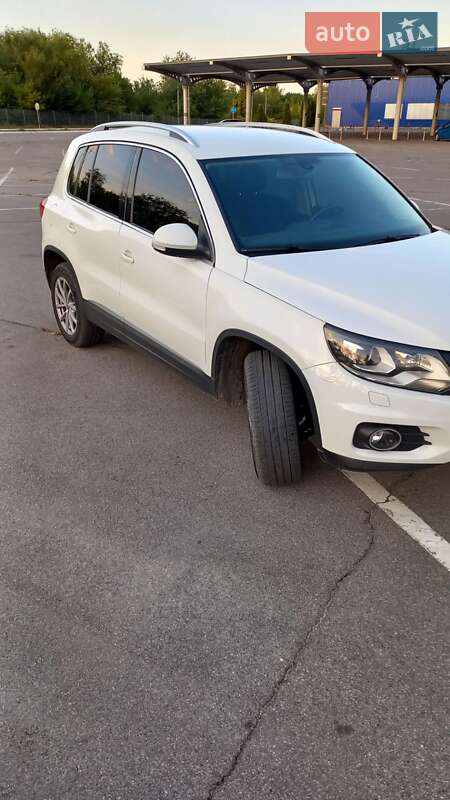 Внедорожник / Кроссовер Volkswagen Tiguan 2015 в Запорожье