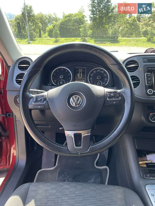 Внедорожник / Кроссовер Volkswagen Tiguan 2015 в Славском