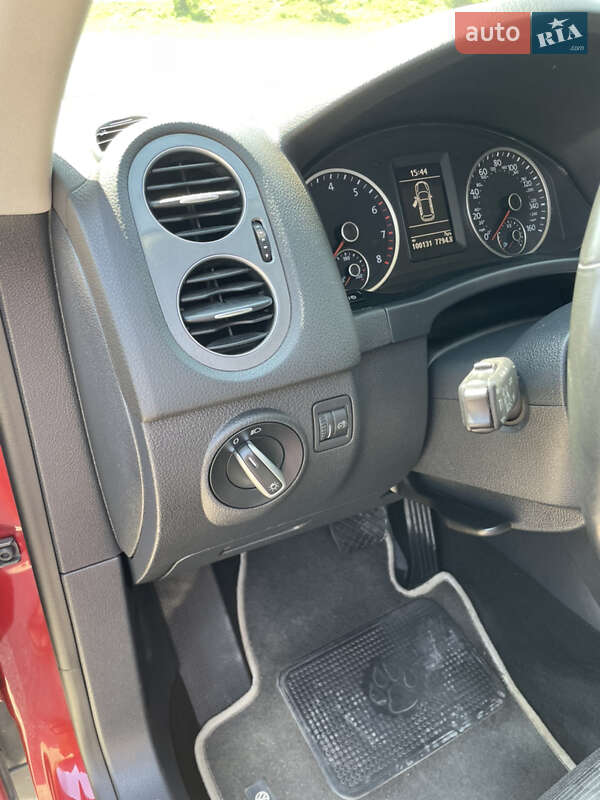Внедорожник / Кроссовер Volkswagen Tiguan 2015 в Славском