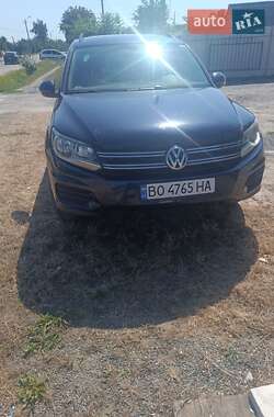 Внедорожник / Кроссовер Volkswagen Tiguan 2016 в Шумске