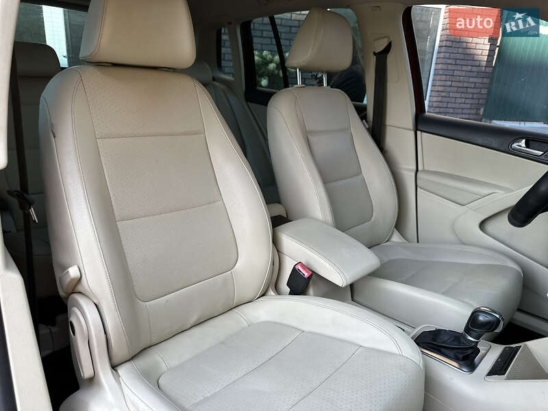 Внедорожник / Кроссовер Volkswagen Tiguan 2010 в Киеве